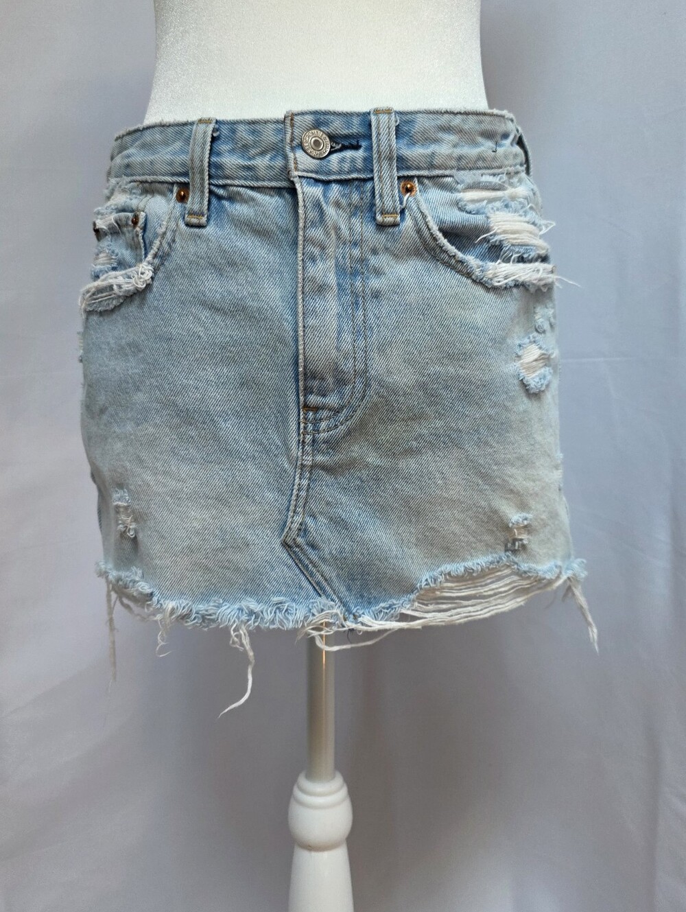 Abercrombie & Fitch Distressed Denim Mini Skirt Light Wash Frayed Hem Y2K-Size 2